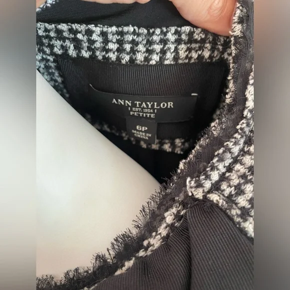 Ann Taylor tweed wool blend jacket size 6P - Picture 7 of 7